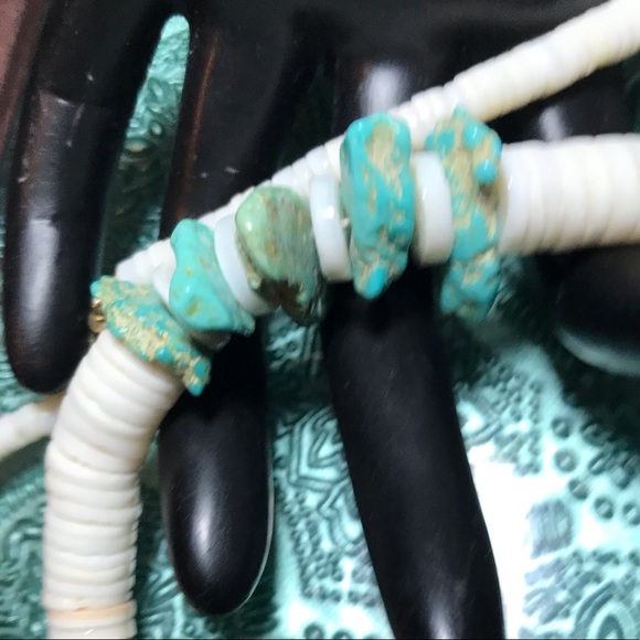 Classy Vintage Heishi Shell Polished Real Turquoise Stone Necklace 17”L - Picture 9 of 13
